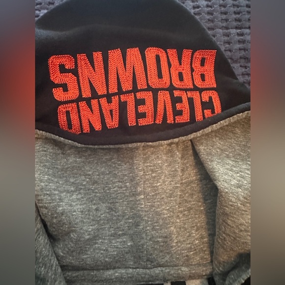 - NFL CLEVELAND BROWNS MEN'S FULL ZIP HOODIE. Size medium - Picture 11 of 12